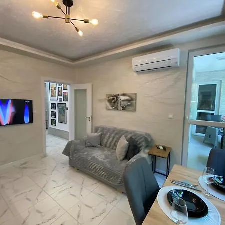 Apartment Sea Breeze 1